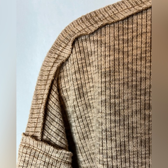 POL Bloom & Floral  Mocha Heathered Crewneck ribbed with Floral Trim - Picture 4 of 13